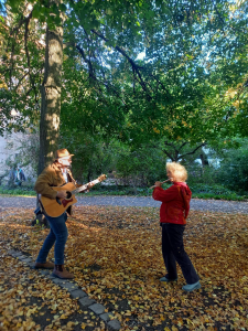 Sonja/Flöte George/Gtr im Herbst